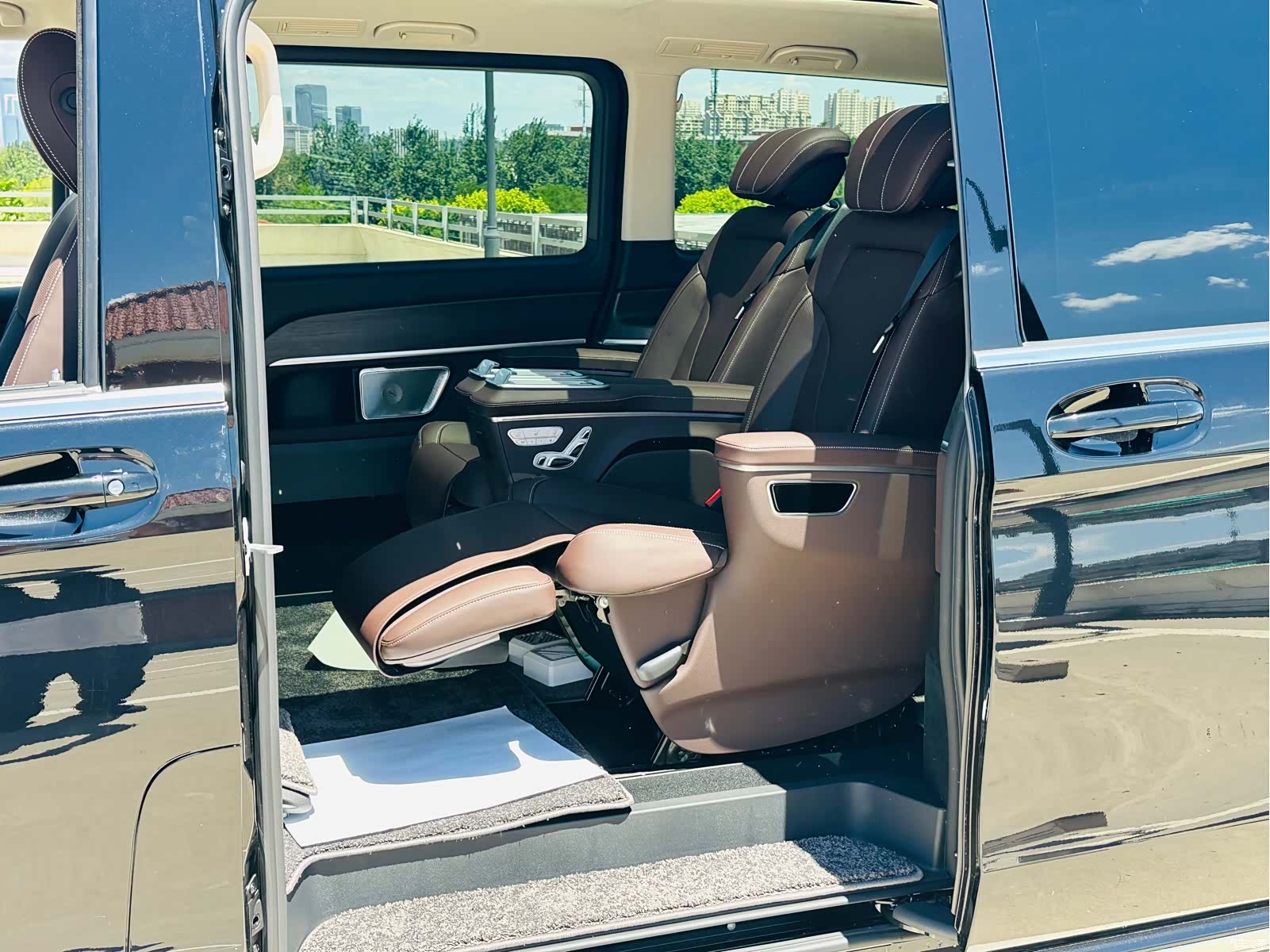 Mercedes-Benz V-Class, 2026 29