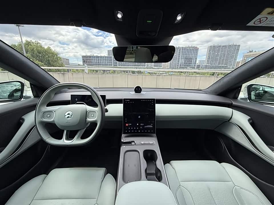 NIO ET5