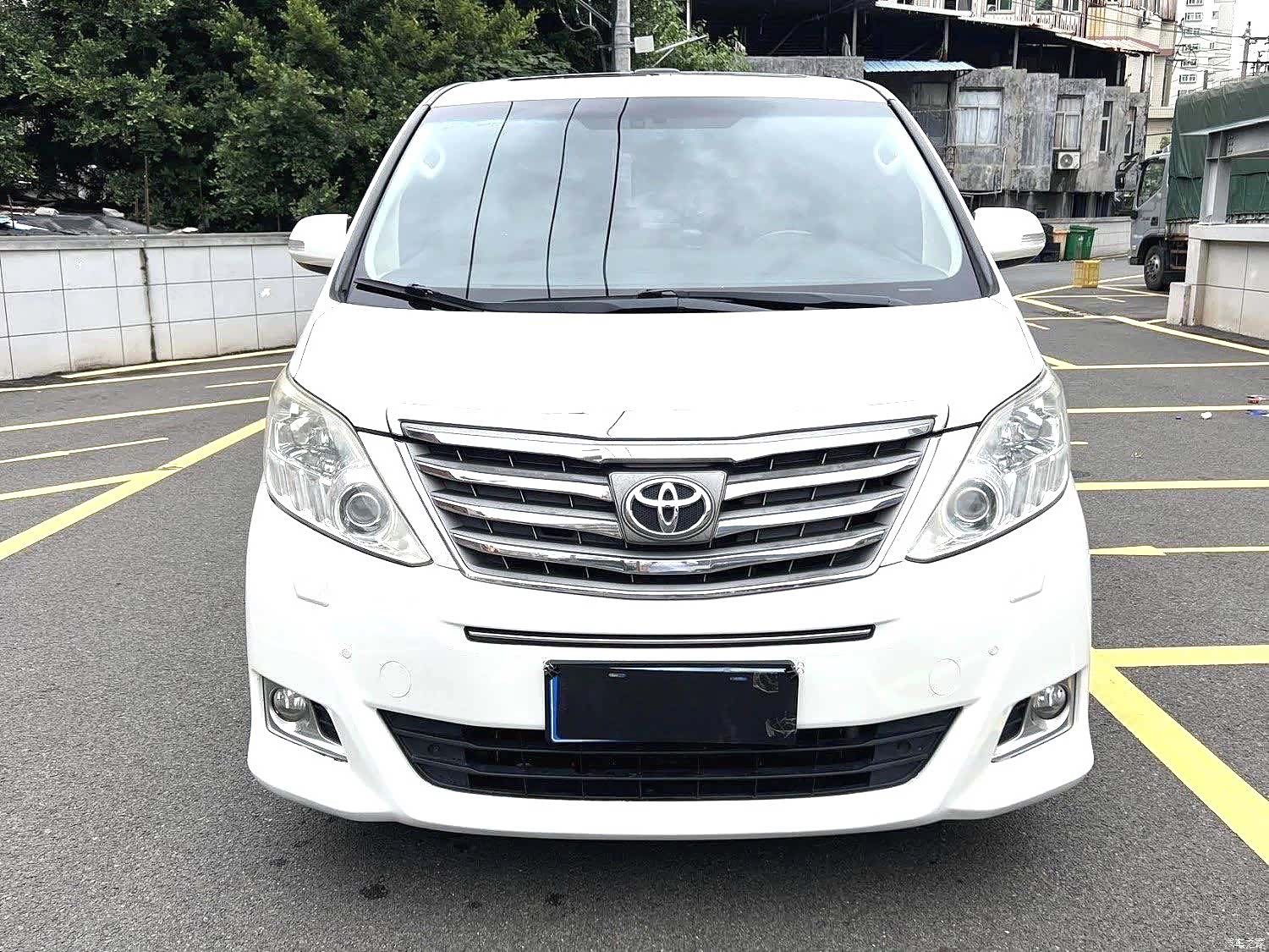 Toyota Alphard, 2012 3