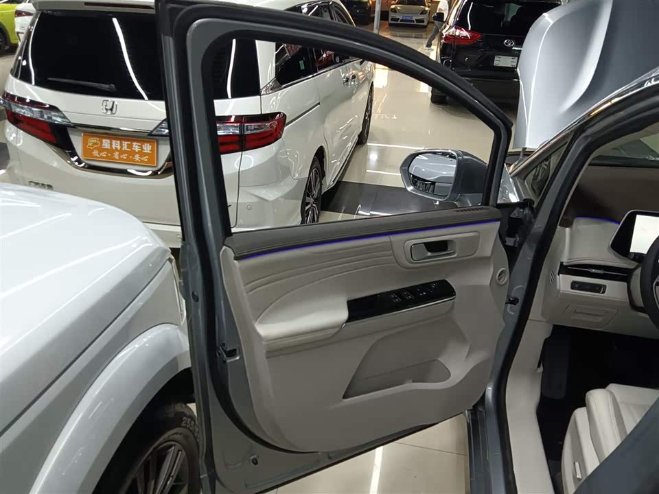 JAC Refine Ruifeng RF8 PHEV