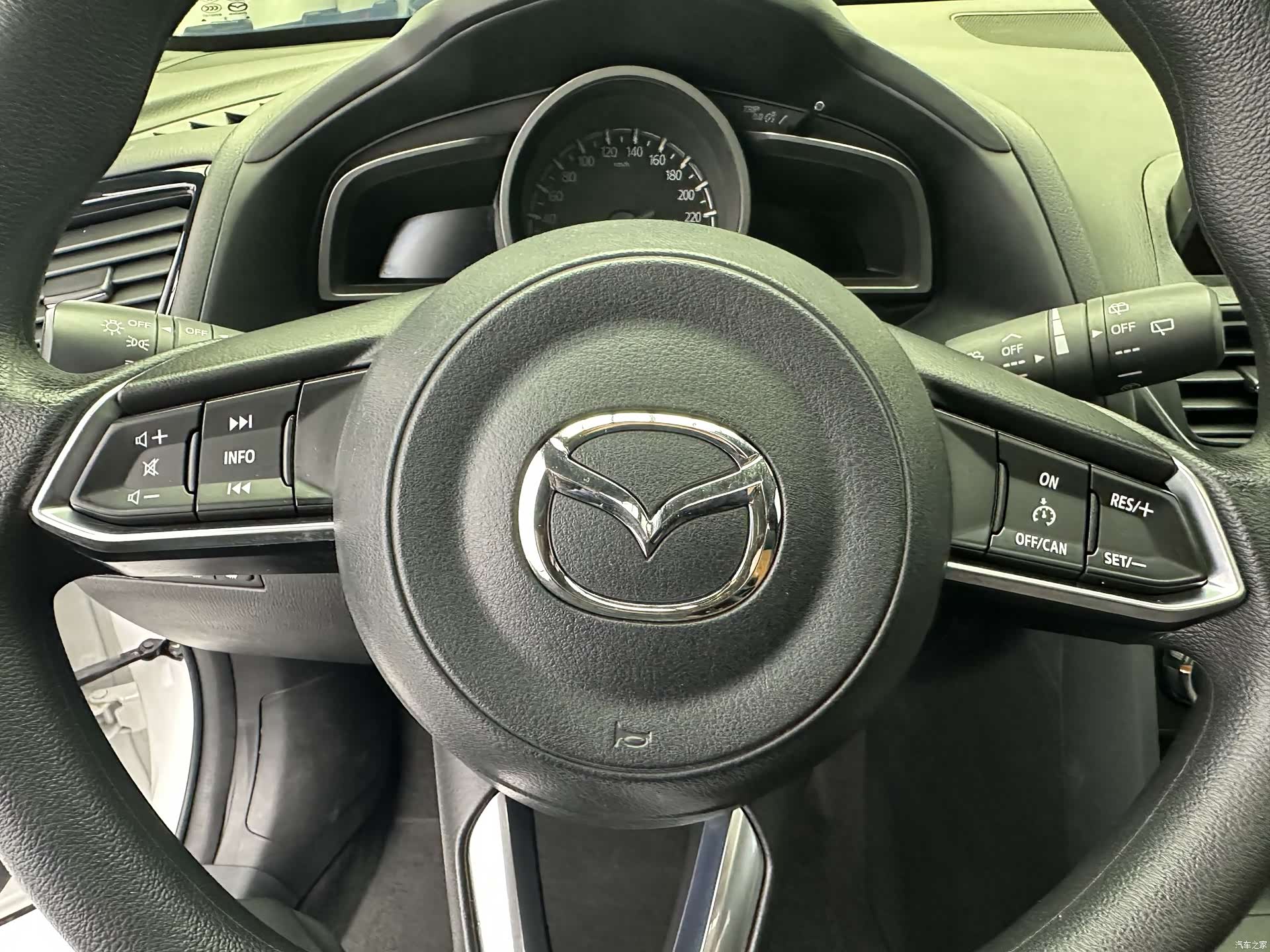 Mazda CX-4, 2023 14