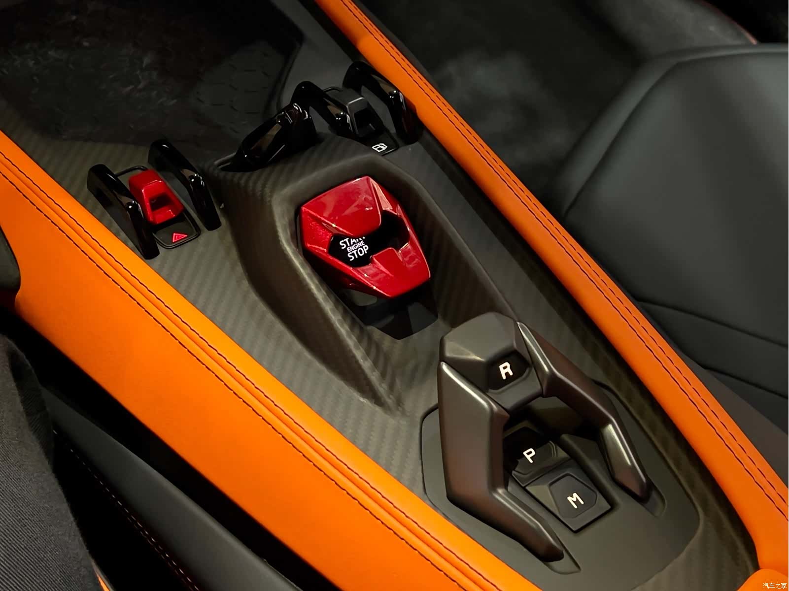 Lamborghini Revuelto, 2025 11