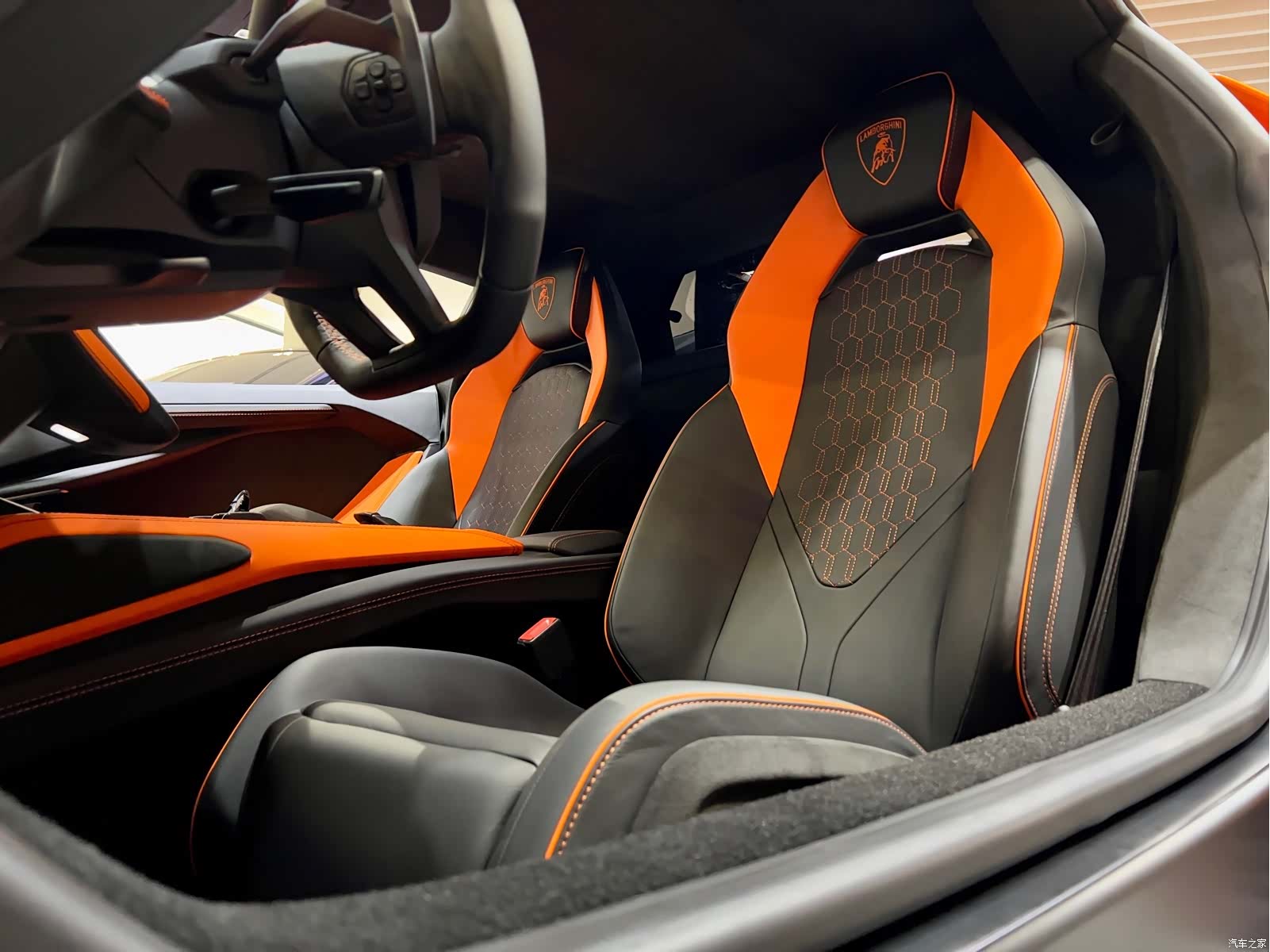 Lamborghini Revuelto, 2025 14