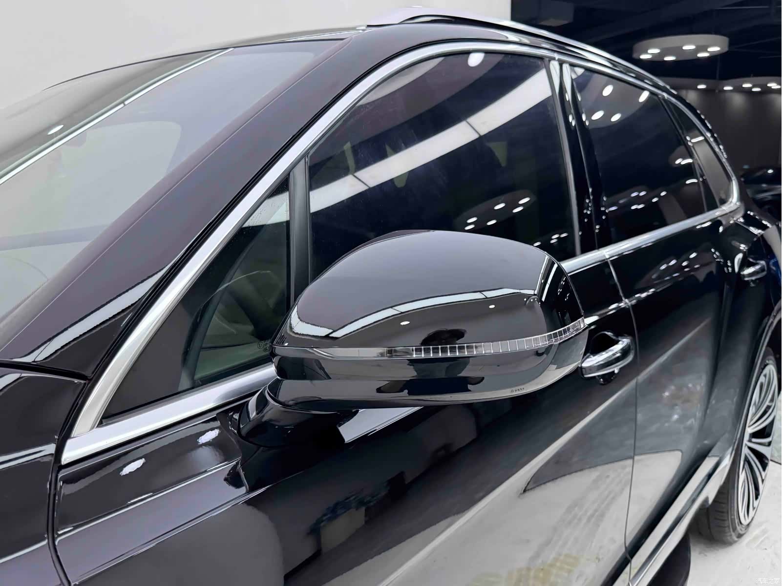 Bentley Bentayga, 2018 44
