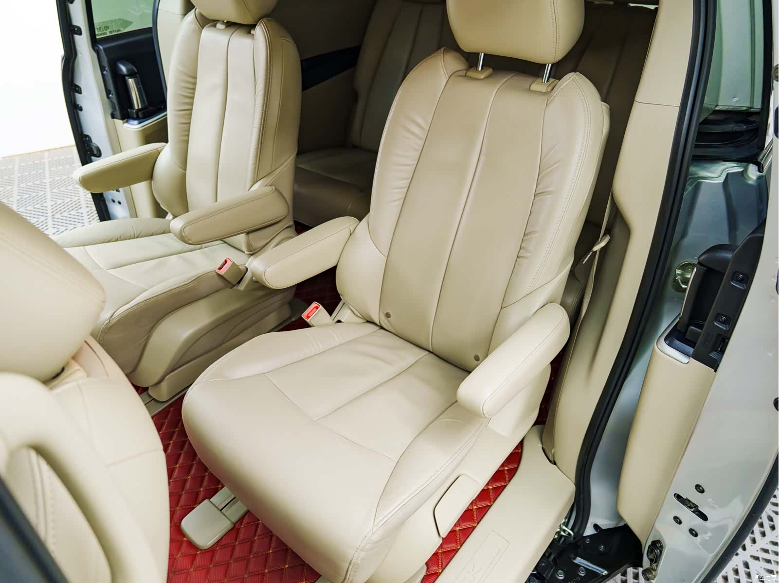 Buick GL8, 2019 14