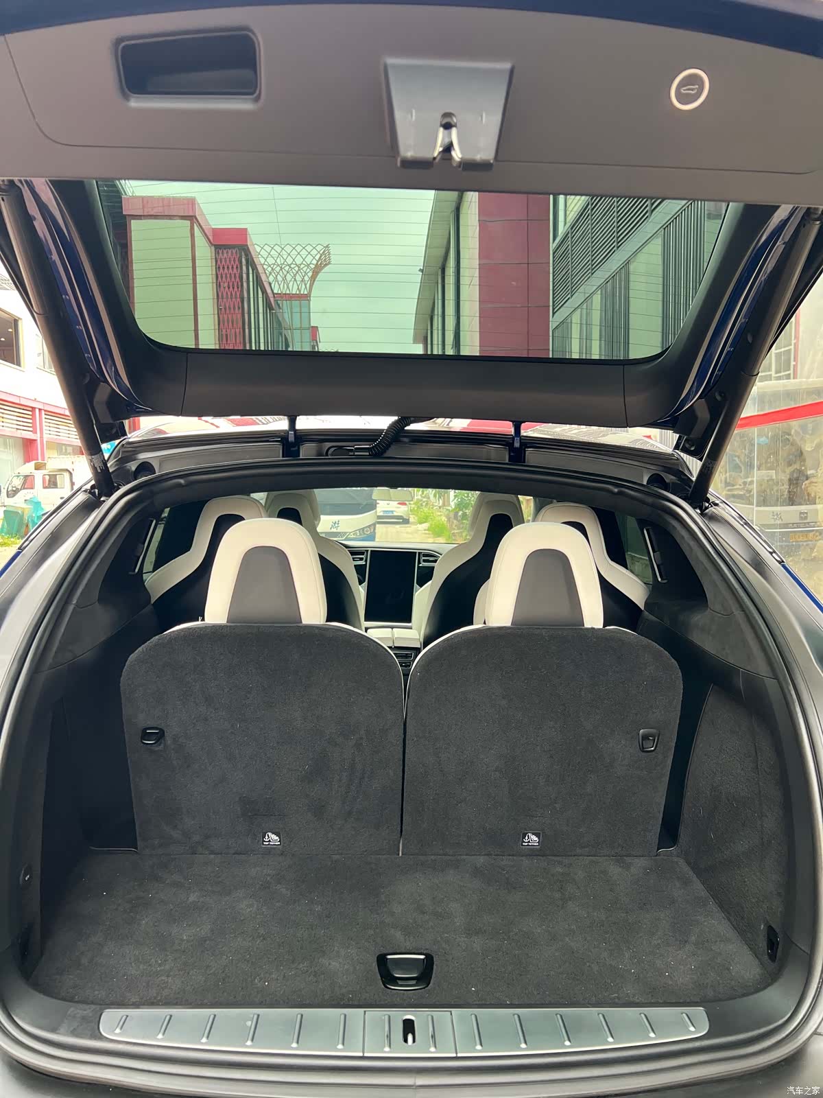Tesla Model X, 2017 20