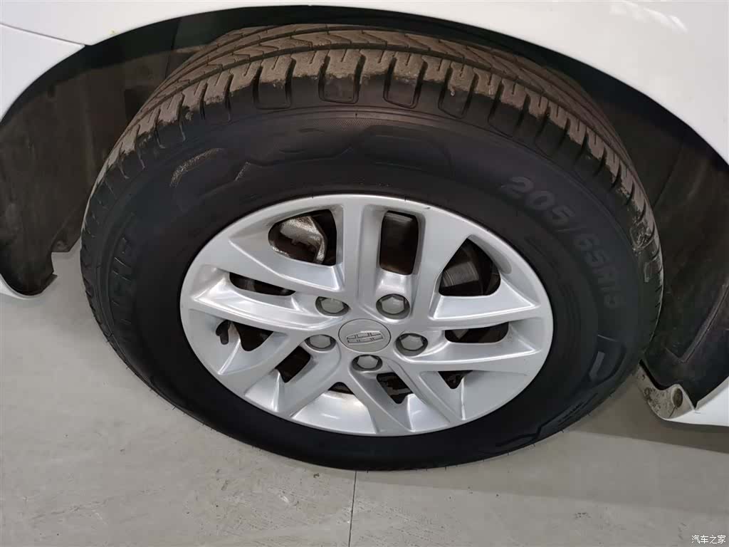 Geely Emgrand, 2017 25