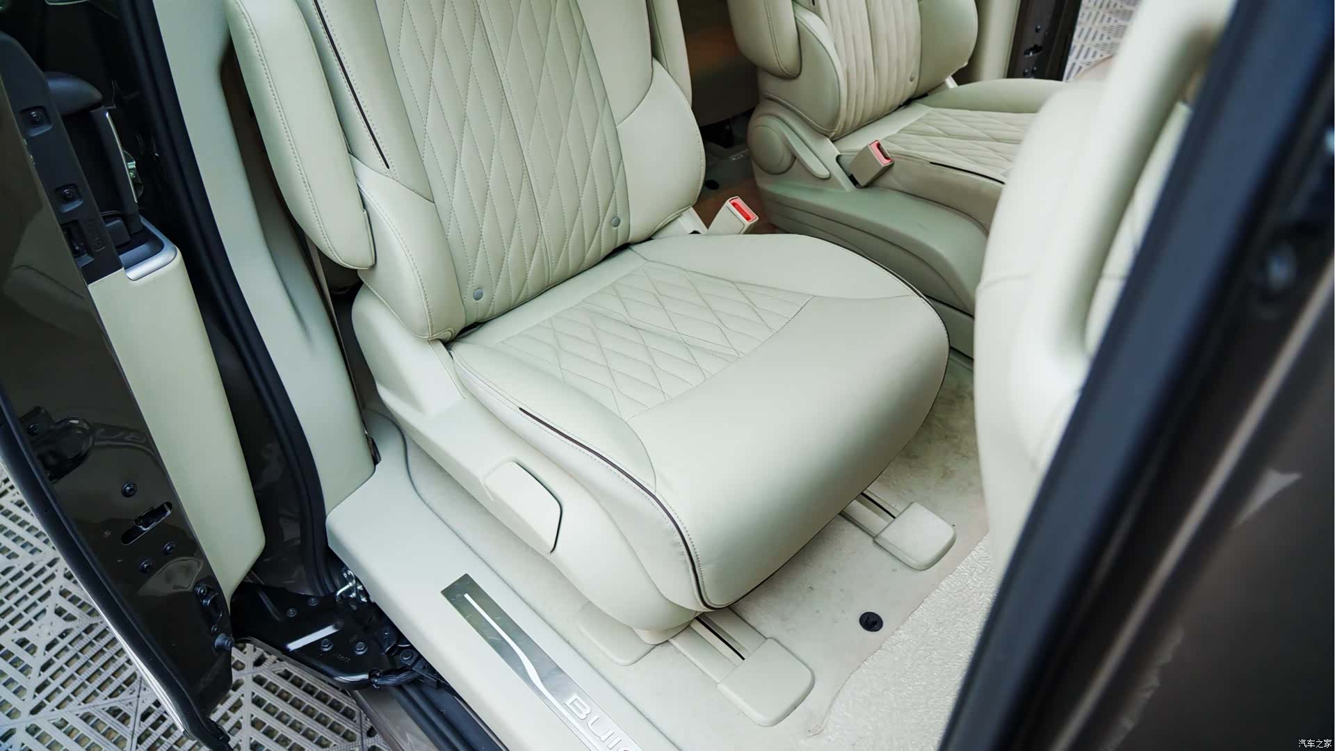 Buick GL8, 2021 13