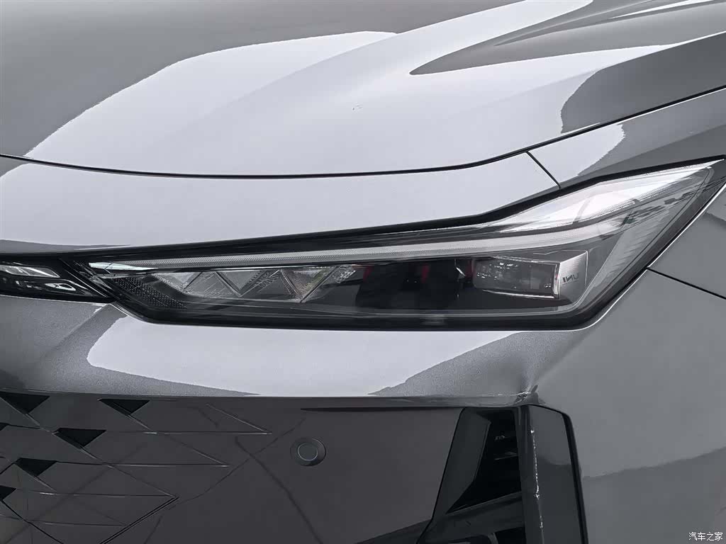 Changan UNI-V, 2024 7