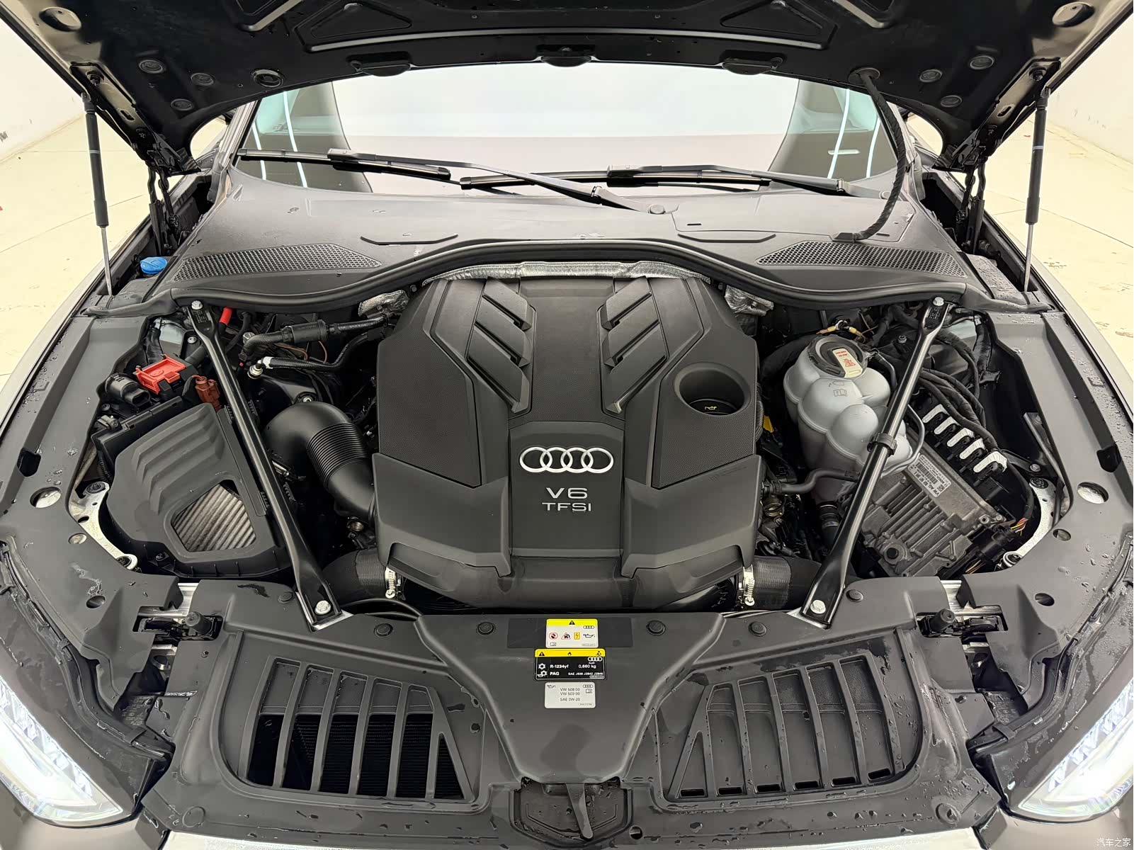 Audi A8L, 2023 32