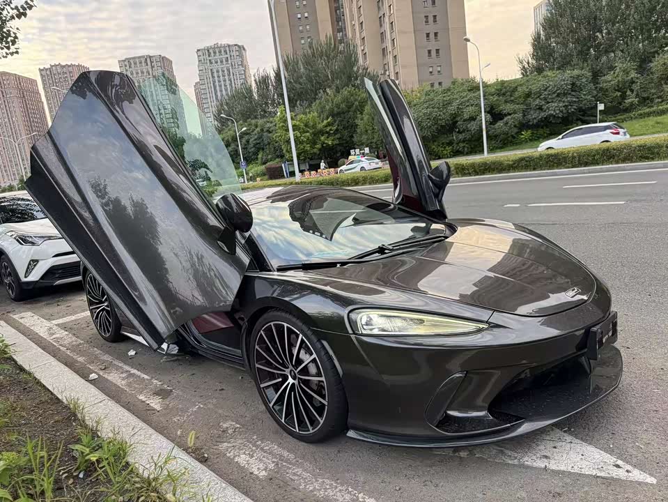 McLaren GT