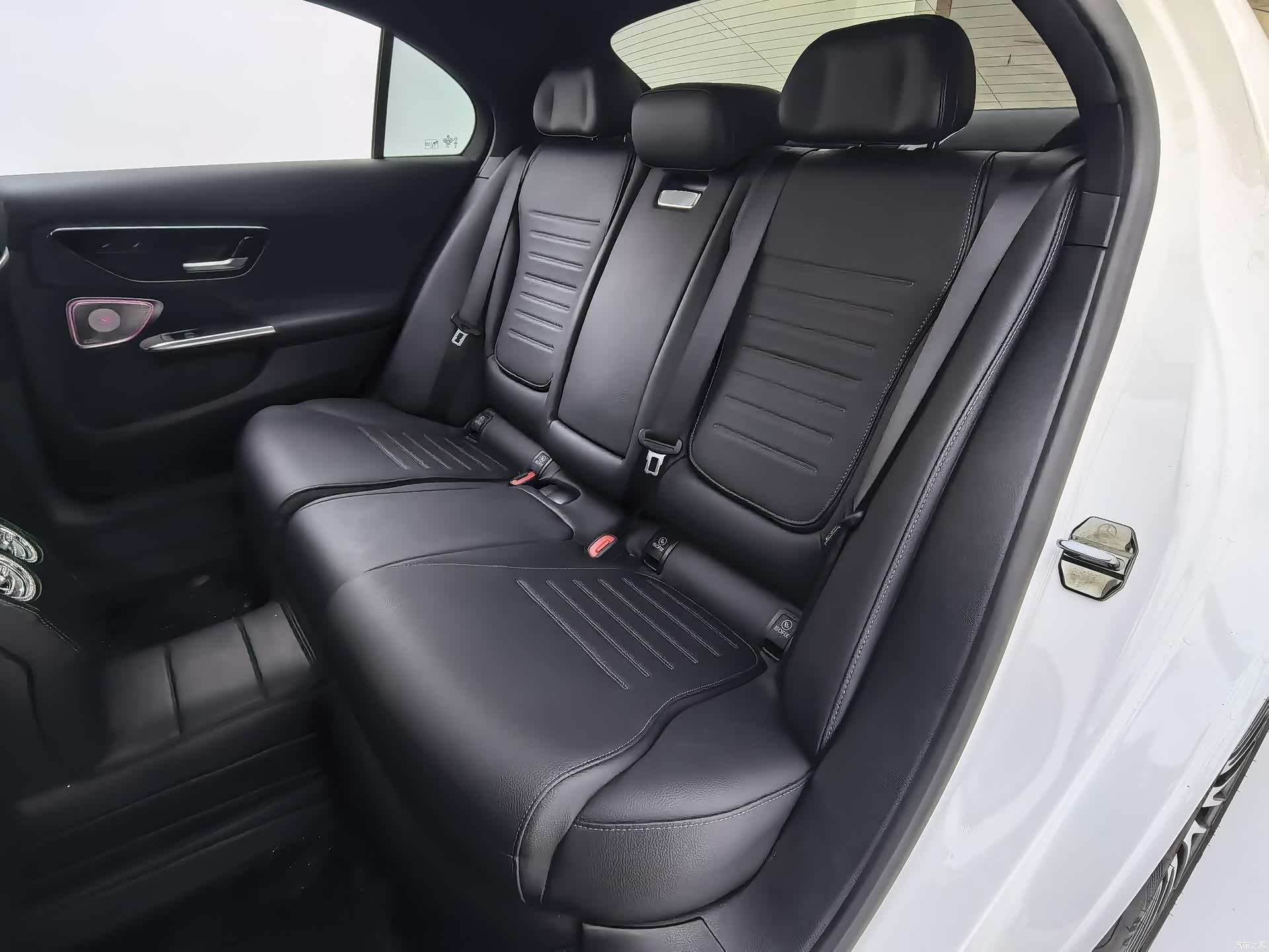 Mercedes-Benz C-Class, 2024 17