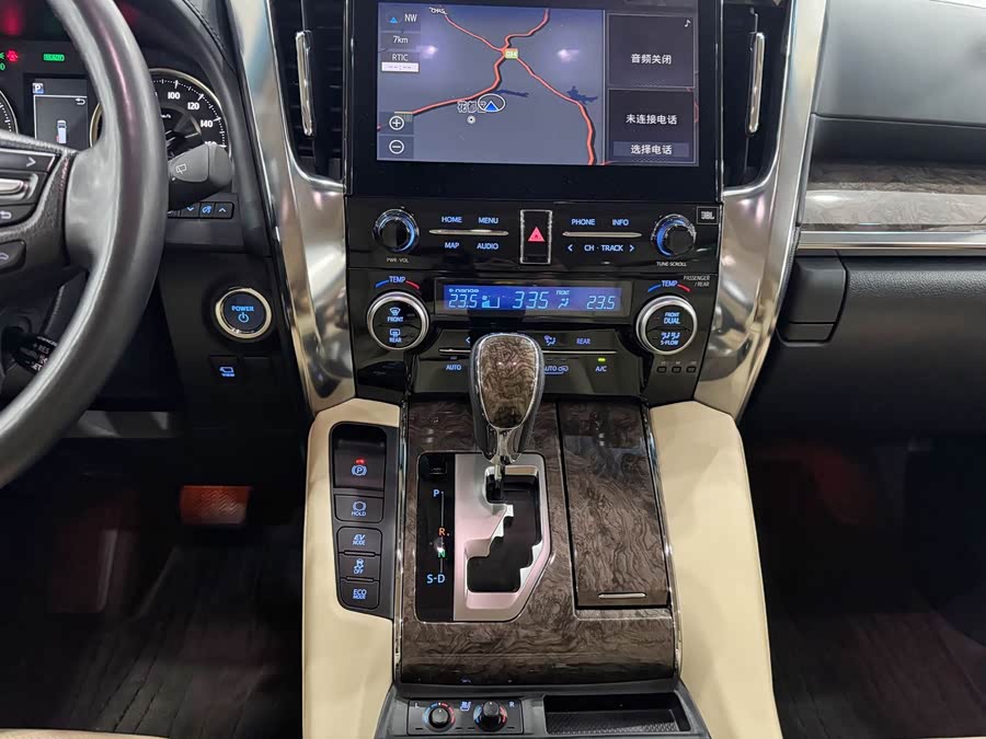 Toyota Alphard 2023, фото 16
