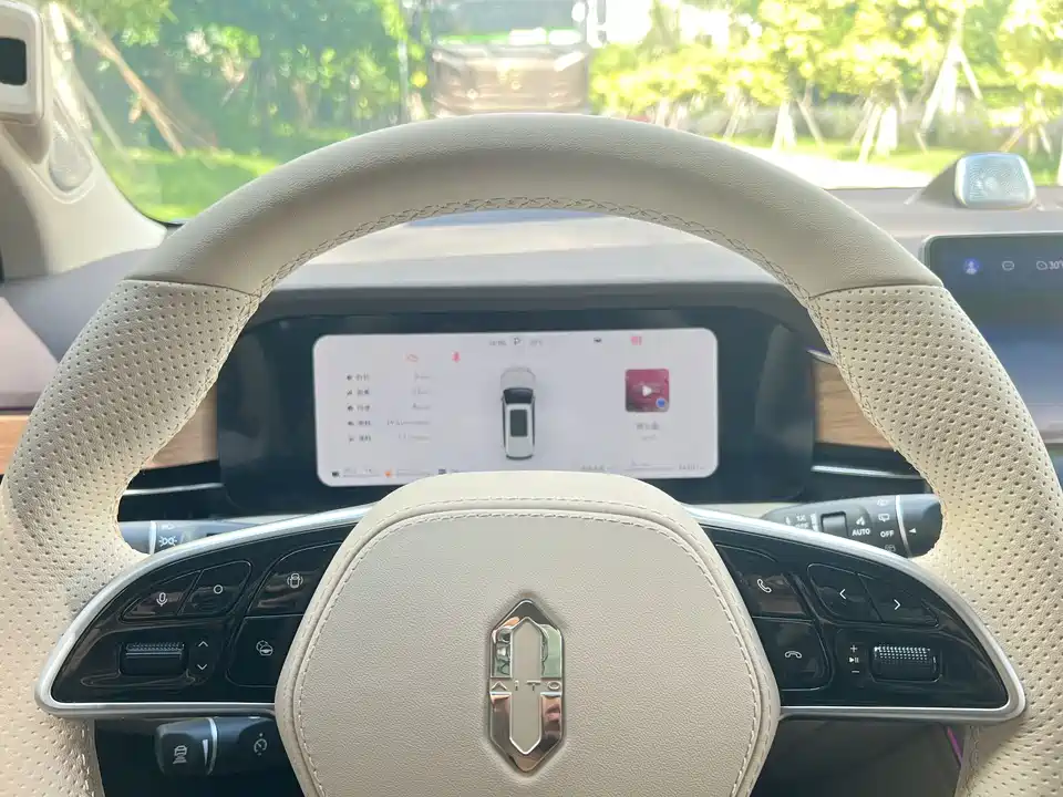 AITO Ask the world M7