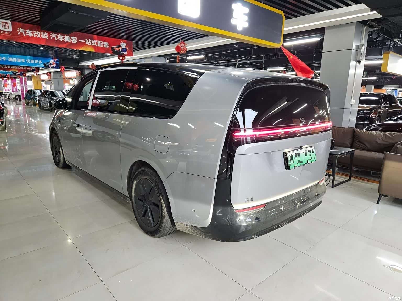 Li Auto MEGA, 2024 9