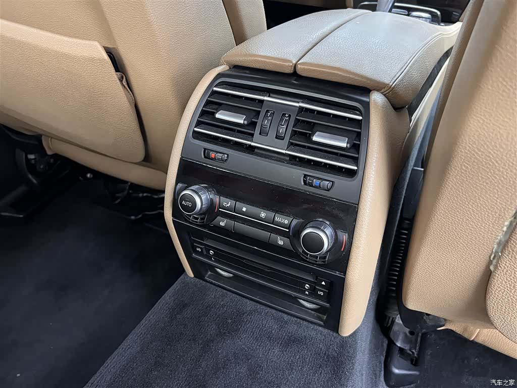 BMW 7 Series, 2011 24