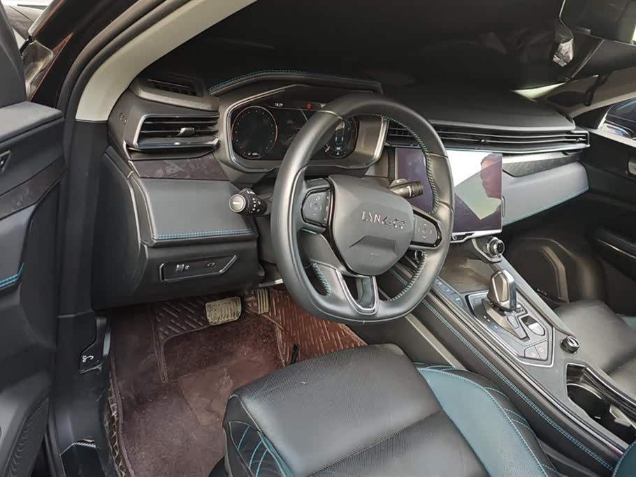 Lynk & Co 05