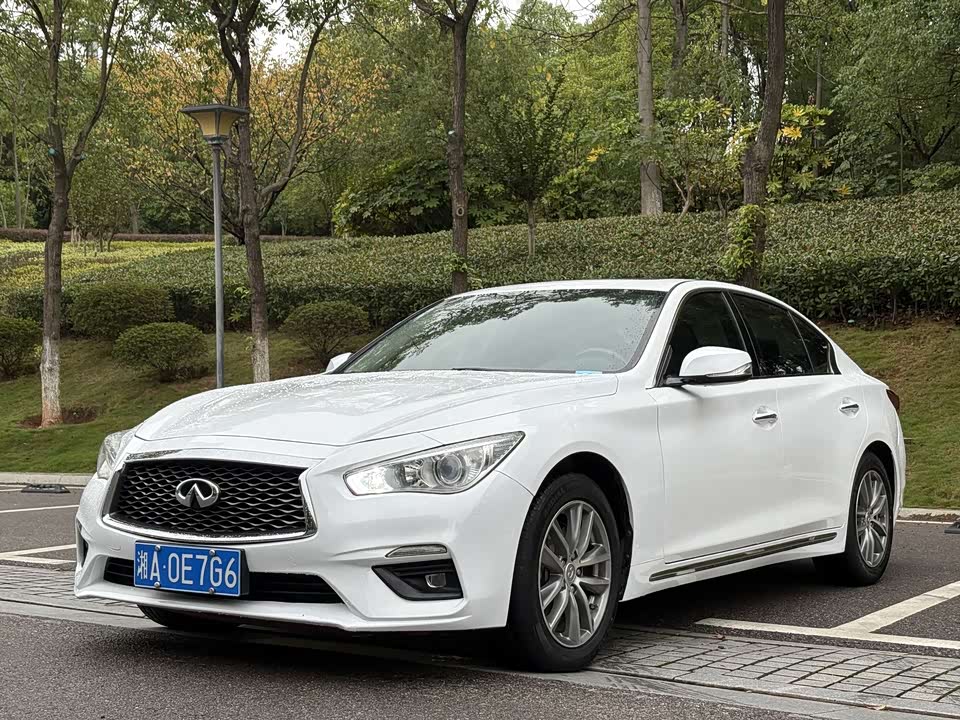 Infiniti Q50L