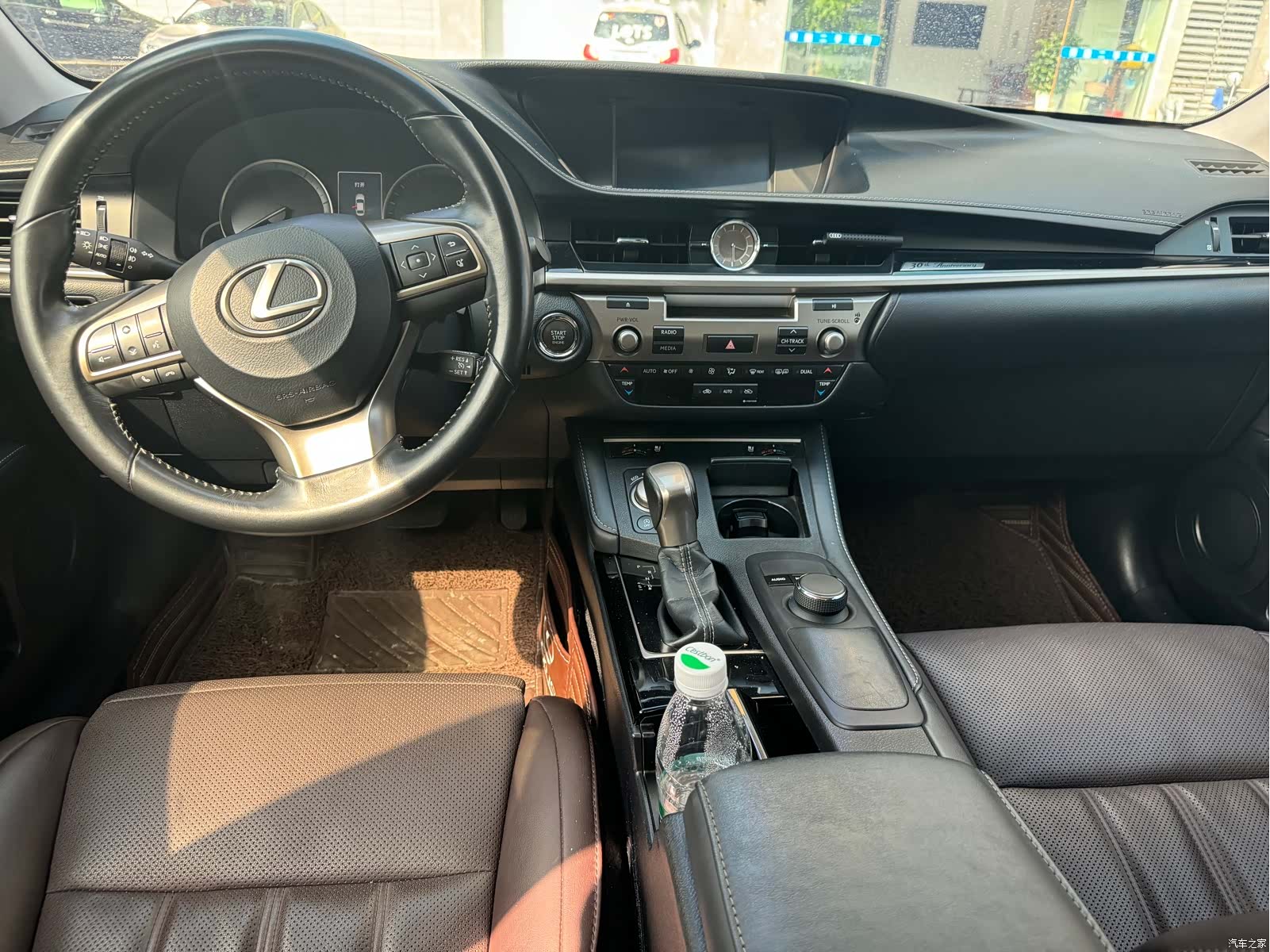 Lexus ES, 2018 все фото