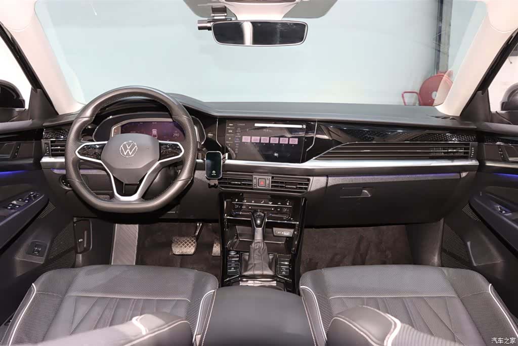 Volkswagen Passat, 2023 12
