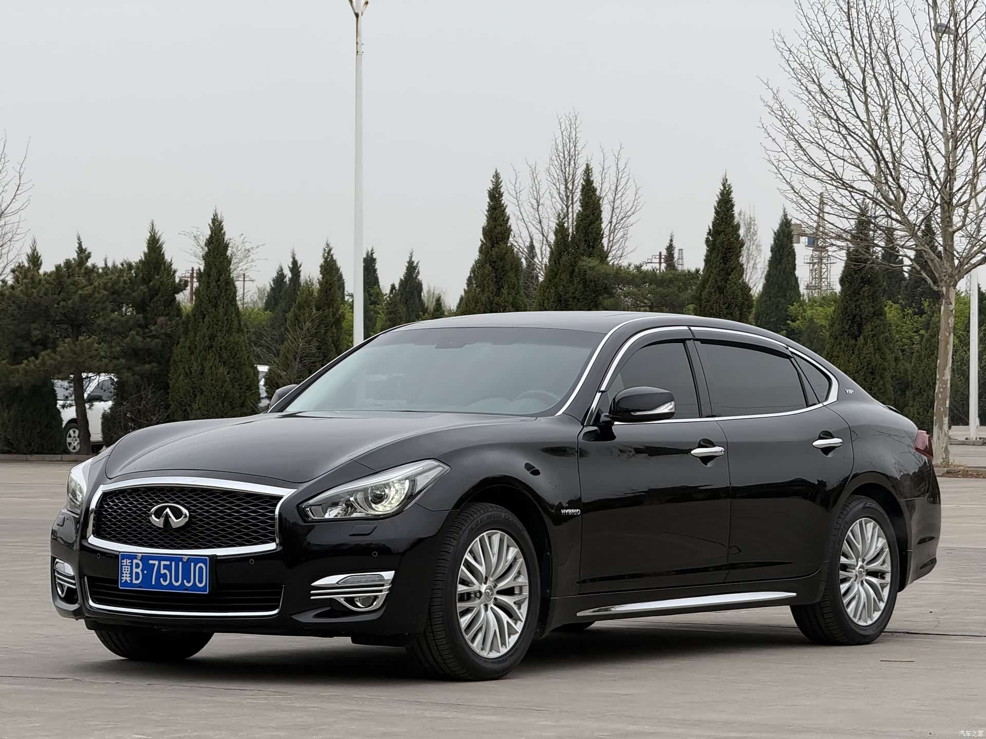 Infiniti Q70