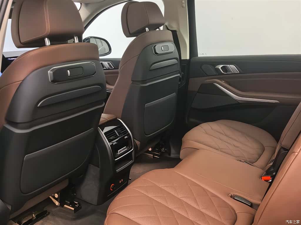 BMW X7, 2025 10