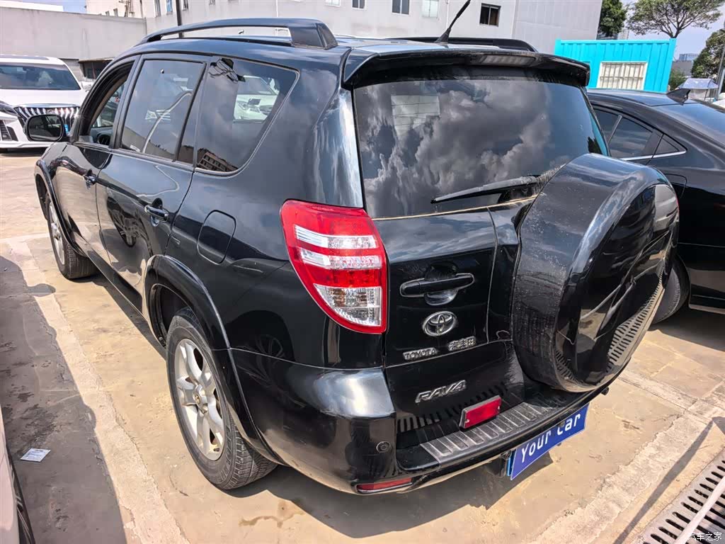 Toyota RAV4, 2011 4