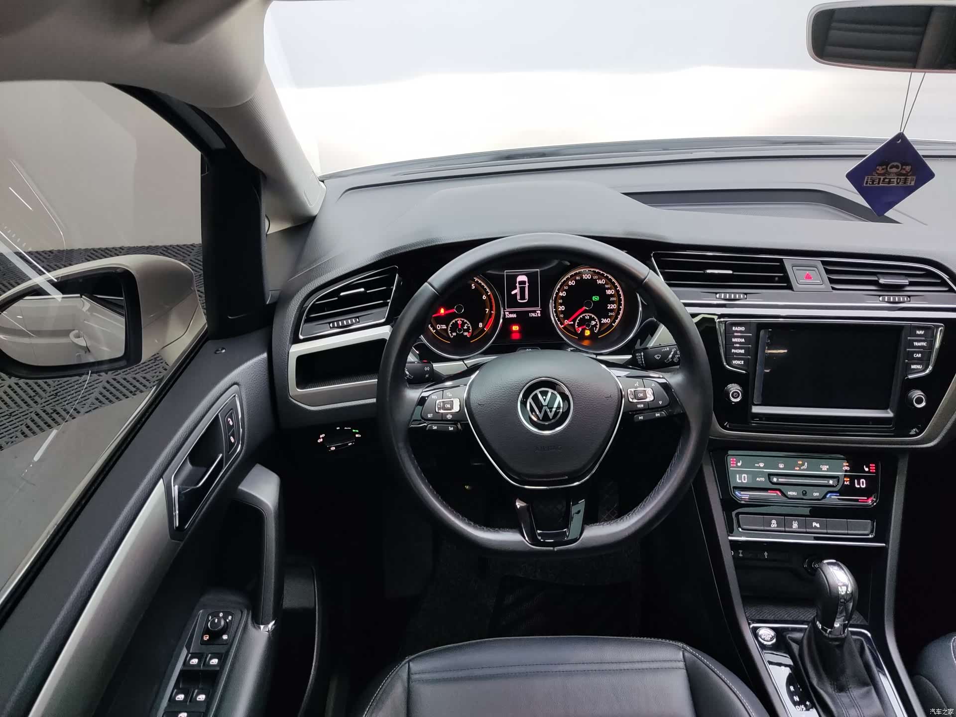 Volkswagen L, 2020 14