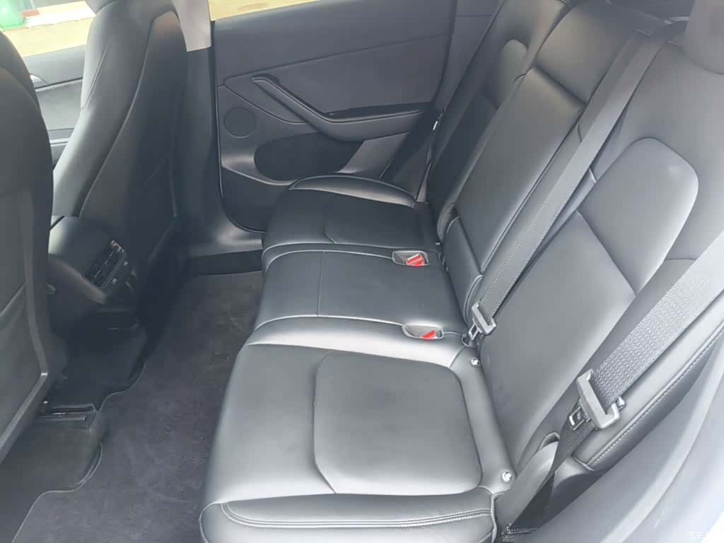 Tesla Model Y, 2022 17