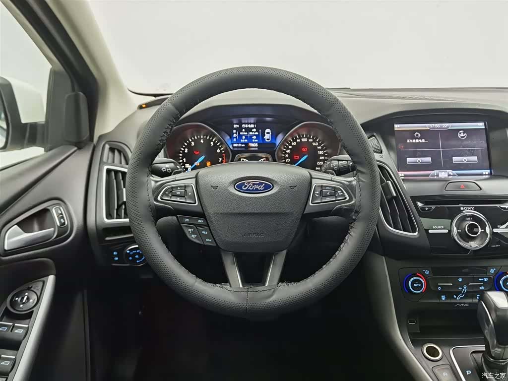 Ford Focus, 2015 11