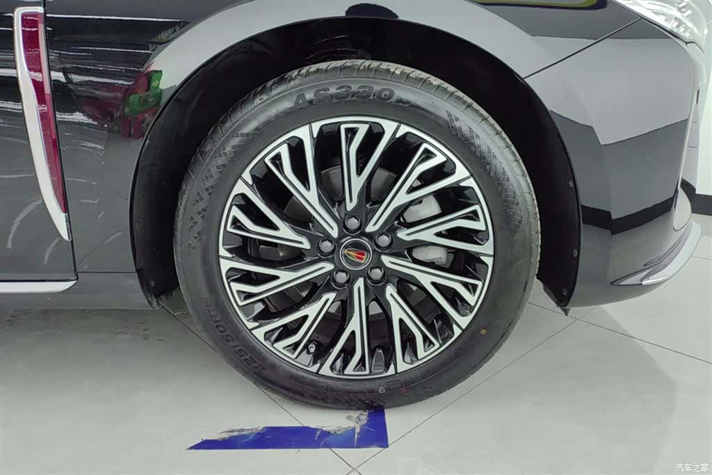 Hongqi H5, 2025 6