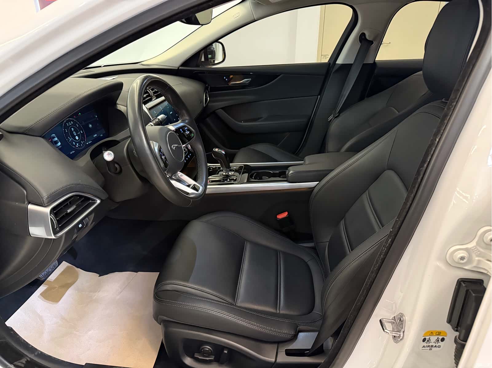 Land Rover XEL, 2020 4