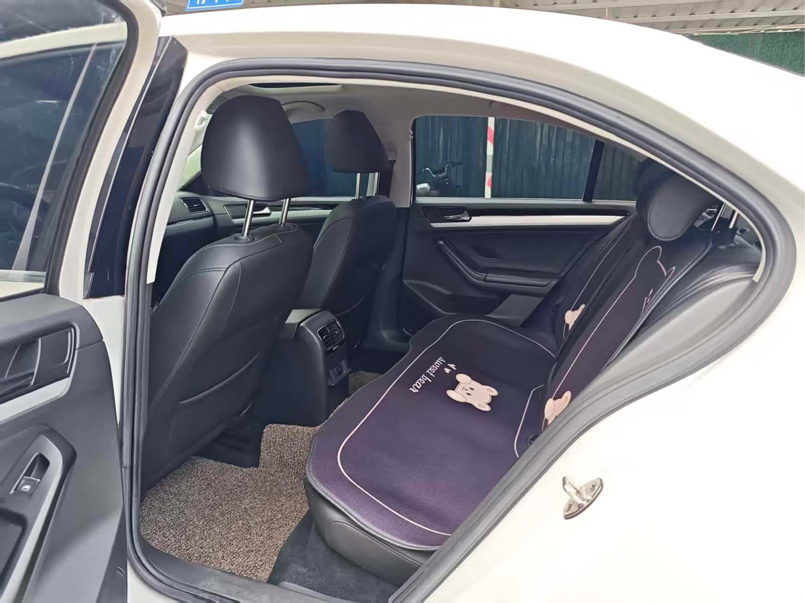 Volkswagen Sagitar, 2019 9