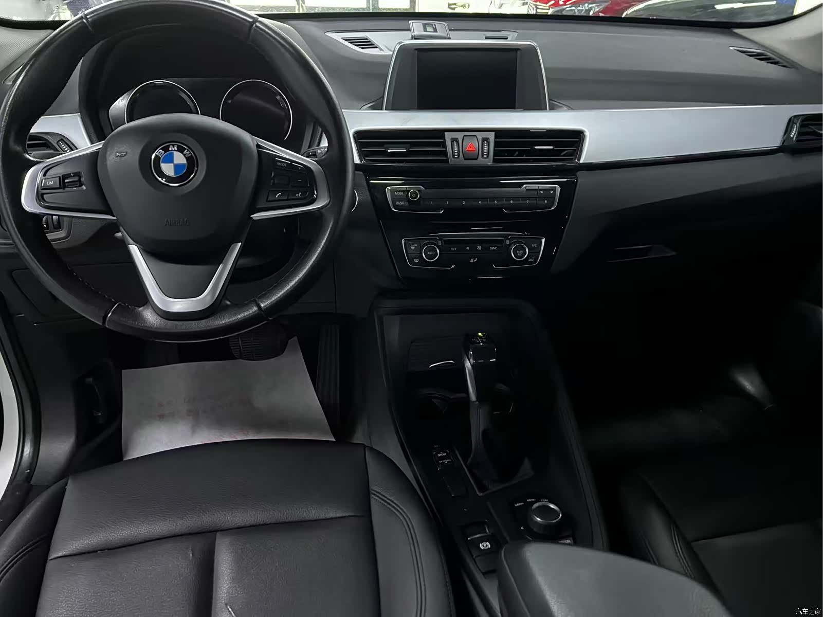 BMW X1, 2019 все фото