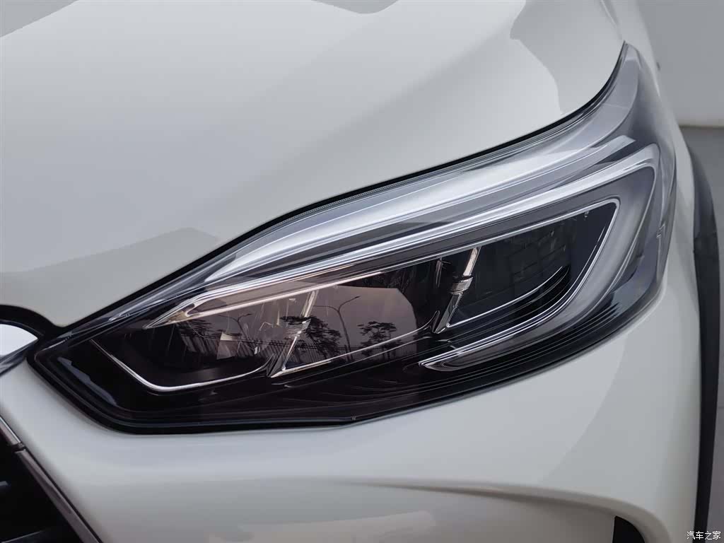 Toyota YARiS L, 2022 7