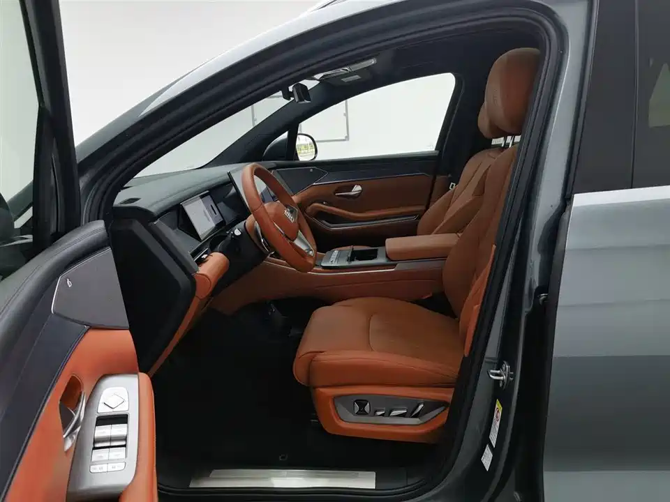 BYD Tang L