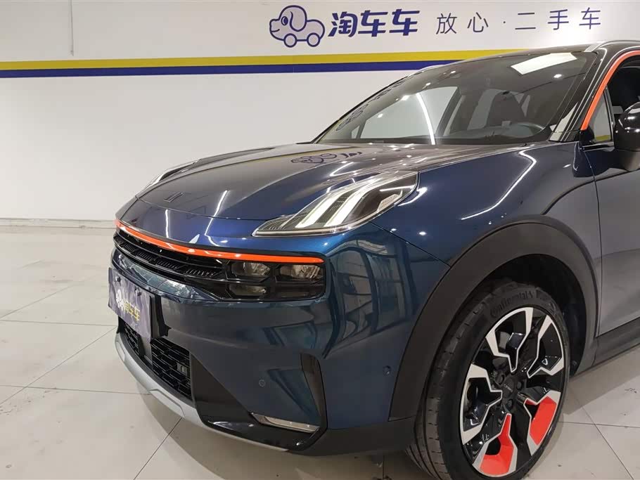 Lynk & Co 06