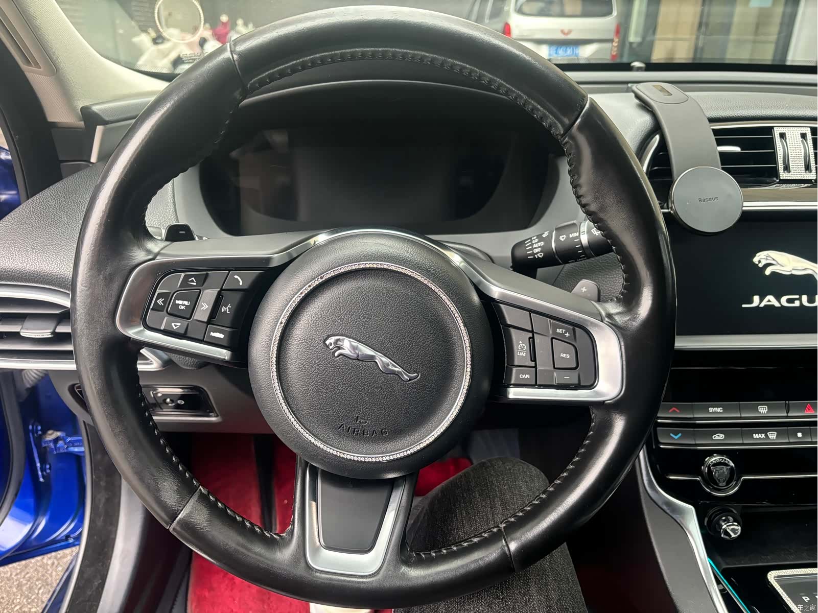 Land Rover XEL, 2019 7