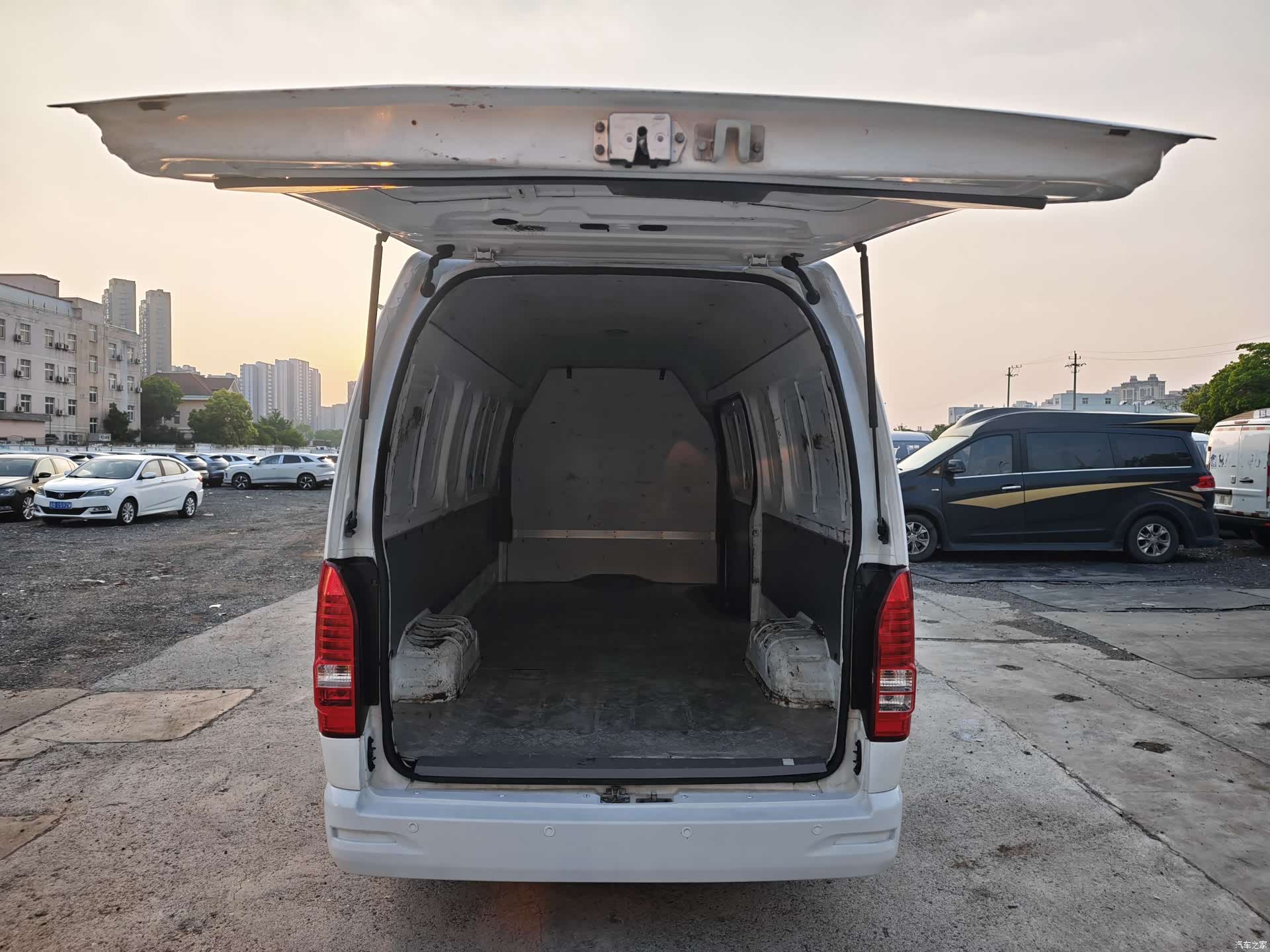 Geely E6, 2021 11