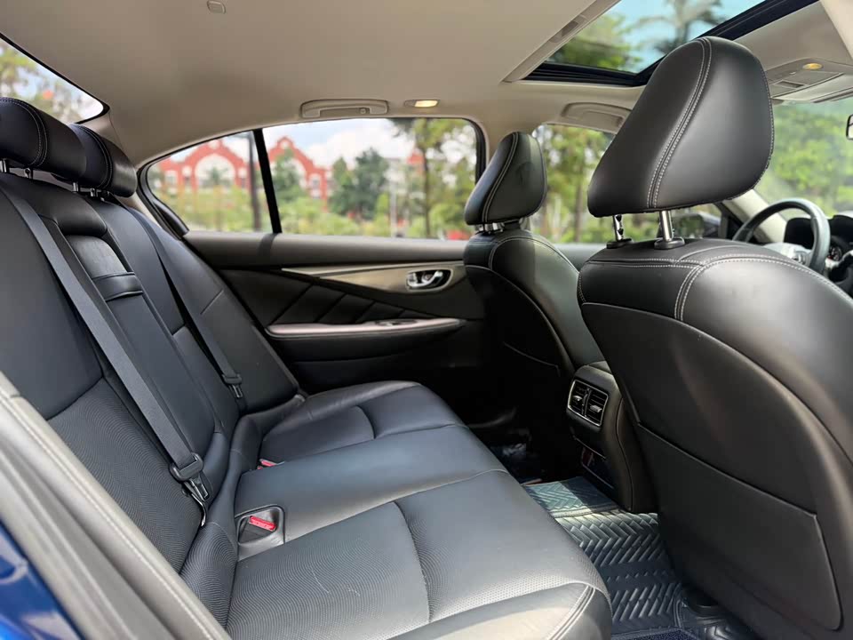 Infiniti Q50L