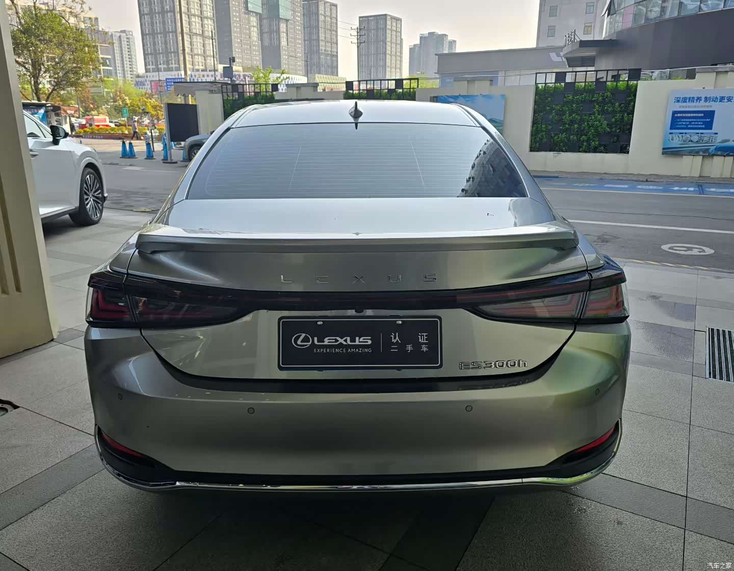 Lexus ES, 2025 9