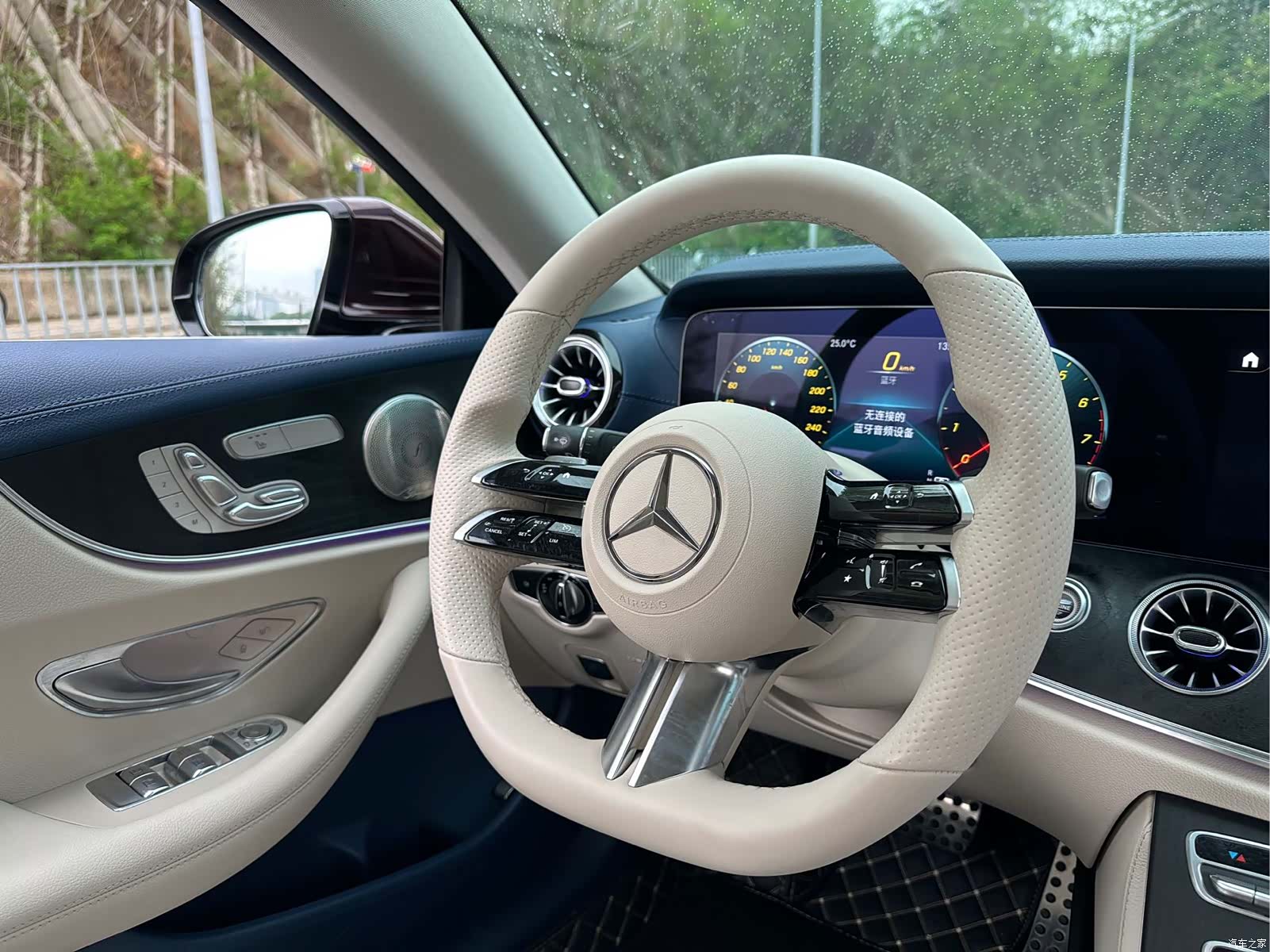 Mercedes-Benz E-Class, 2022 10