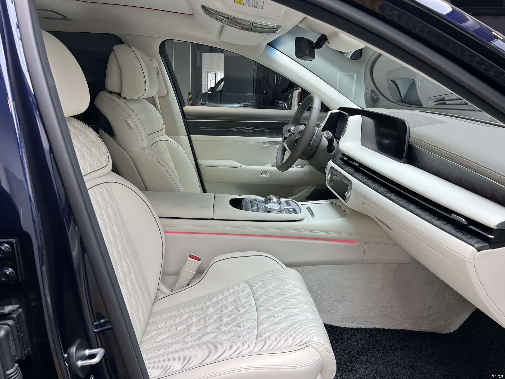 Genesis G90, 2023 10
