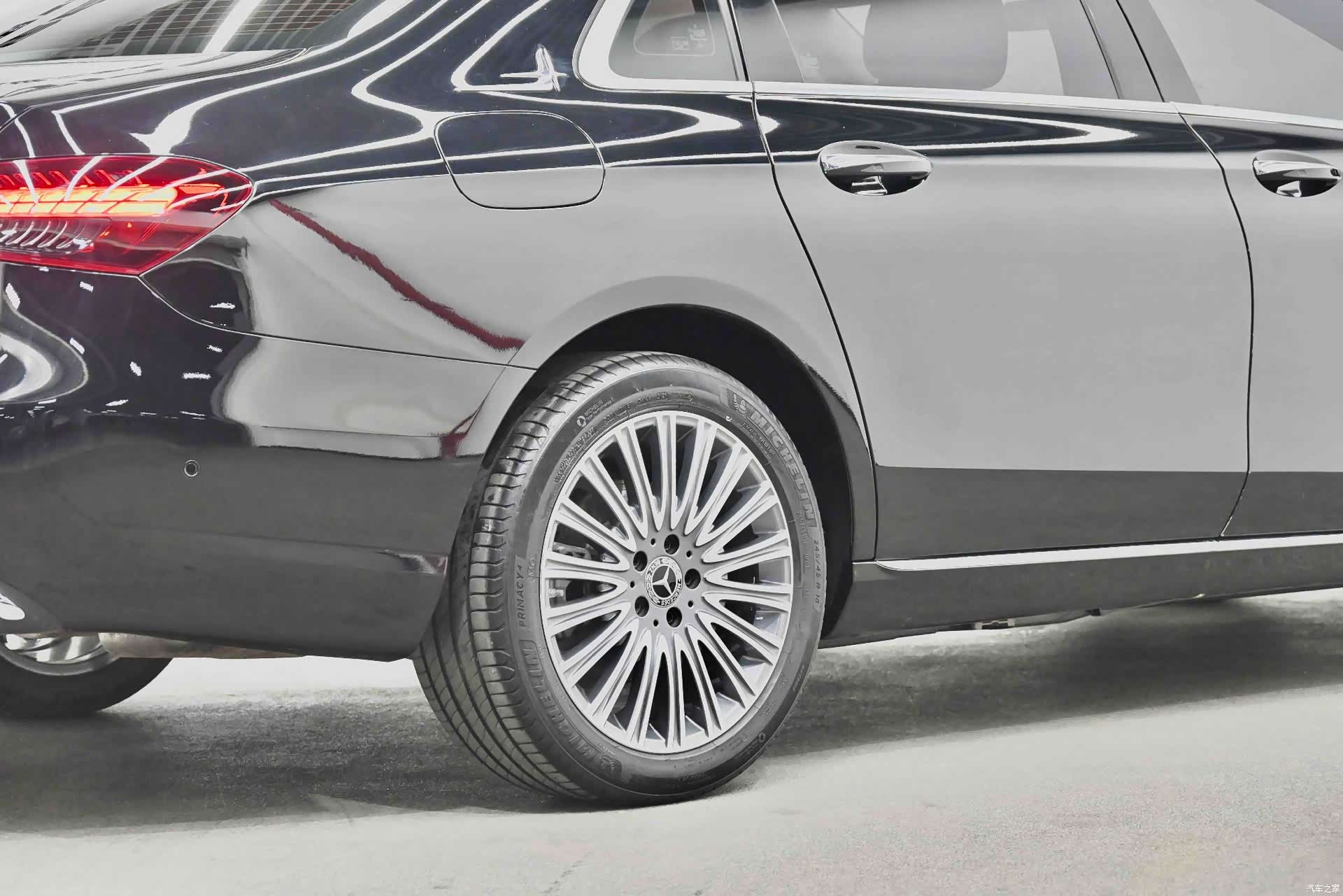 Mercedes-Benz E-Class, 2022 11