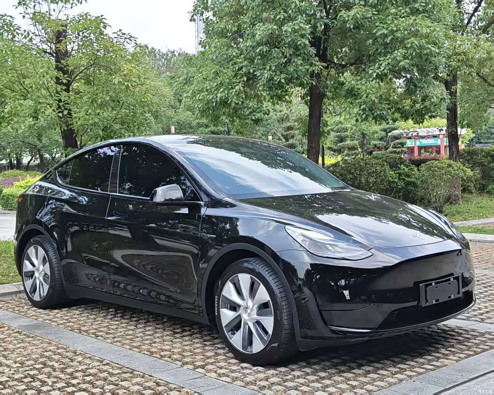 Tesla Model Y, 2022 3
