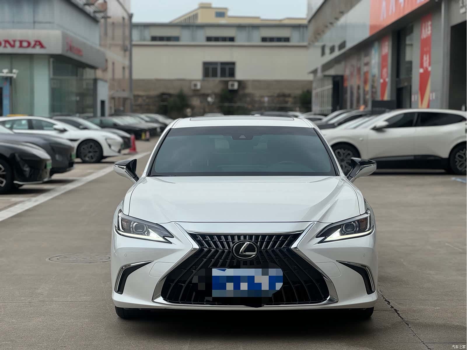 Lexus ES, 2024 3