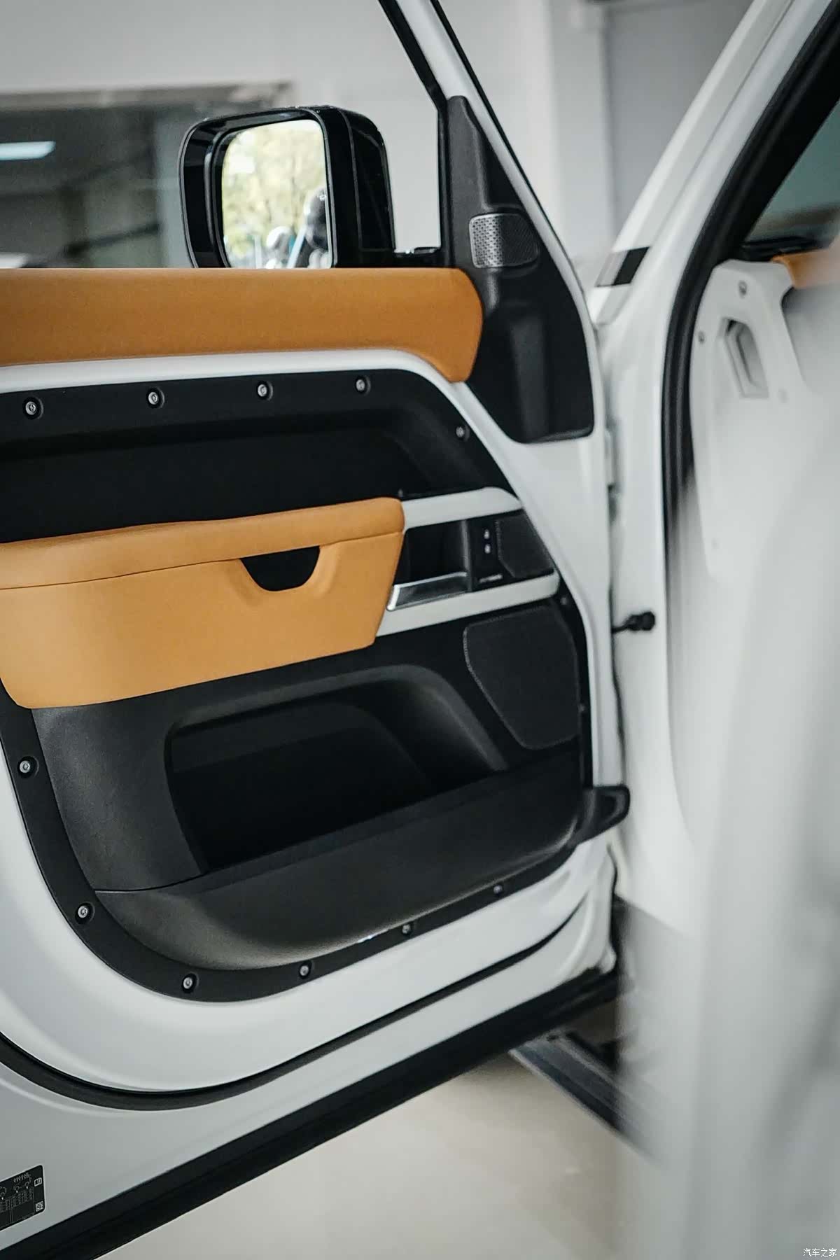 Land Rover Defender, 2024 21
