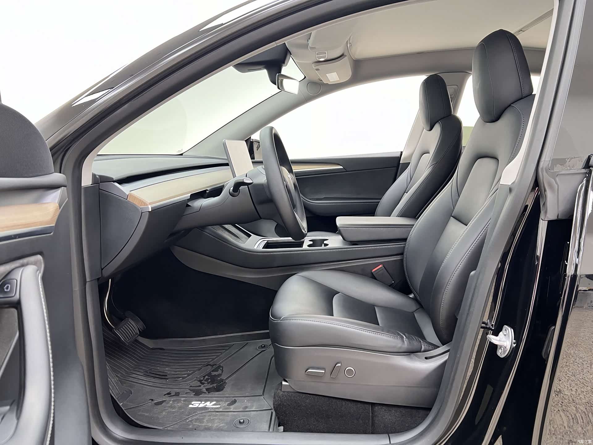 Tesla Model Y, 2022 16