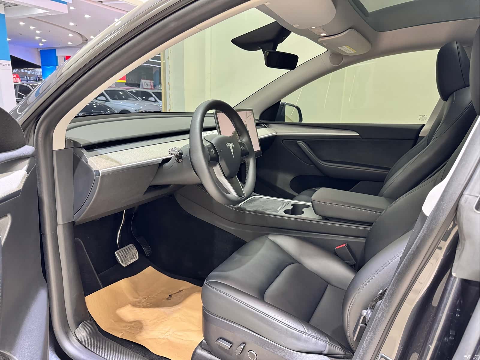 Tesla Model Y, 2024 8