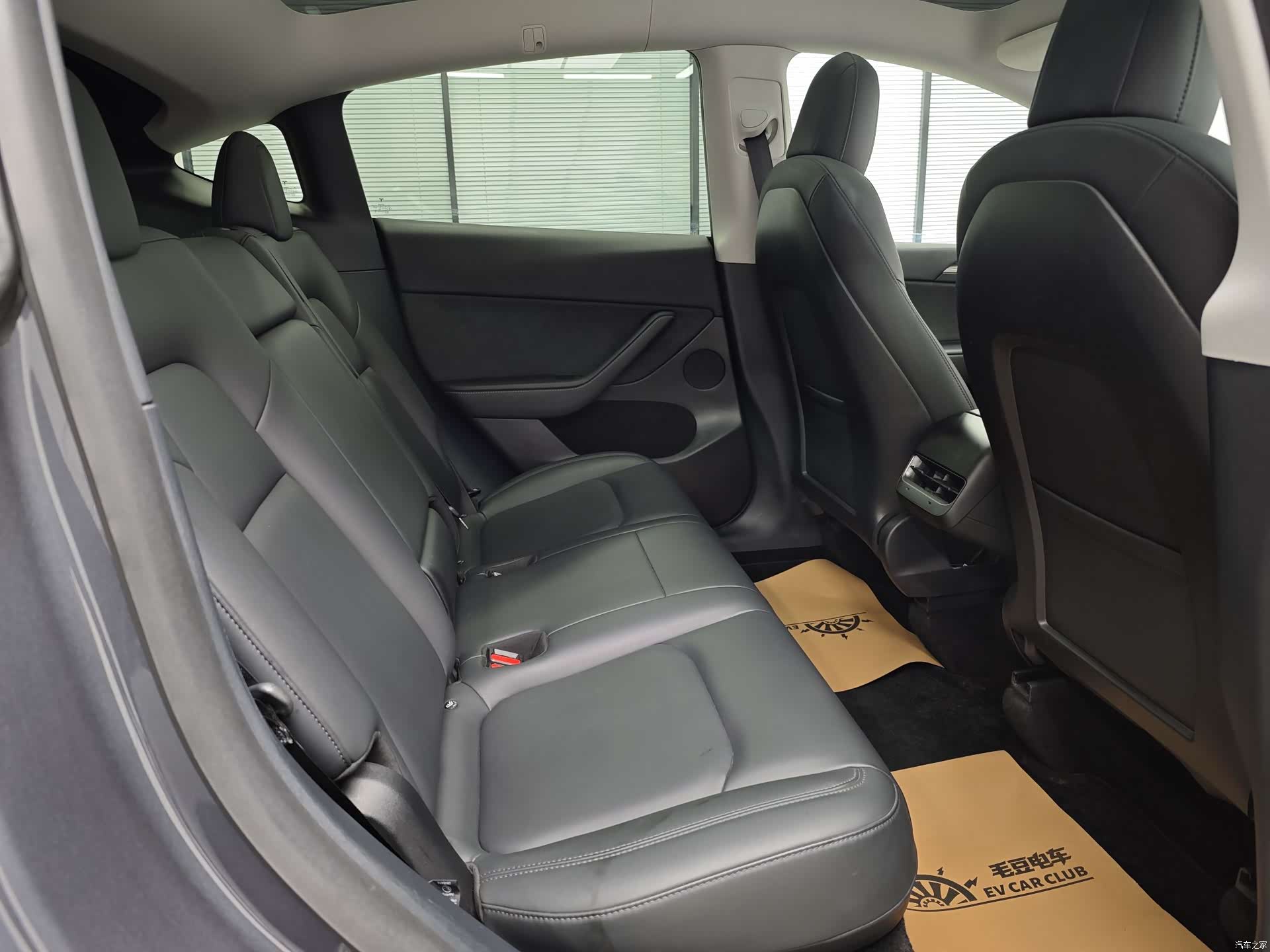 Tesla Model Y, 2021 45